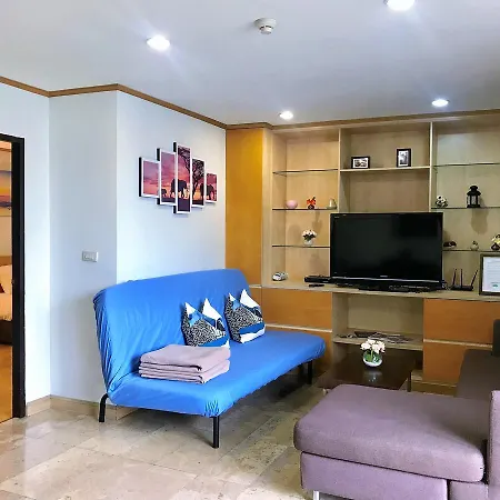 Twin Peaks Sukhumvit Suites