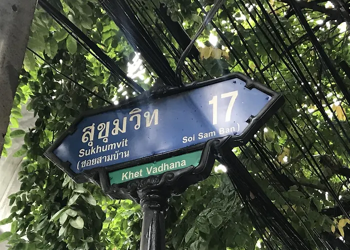 Twin Peaks Sukhumvit Hotel 4*