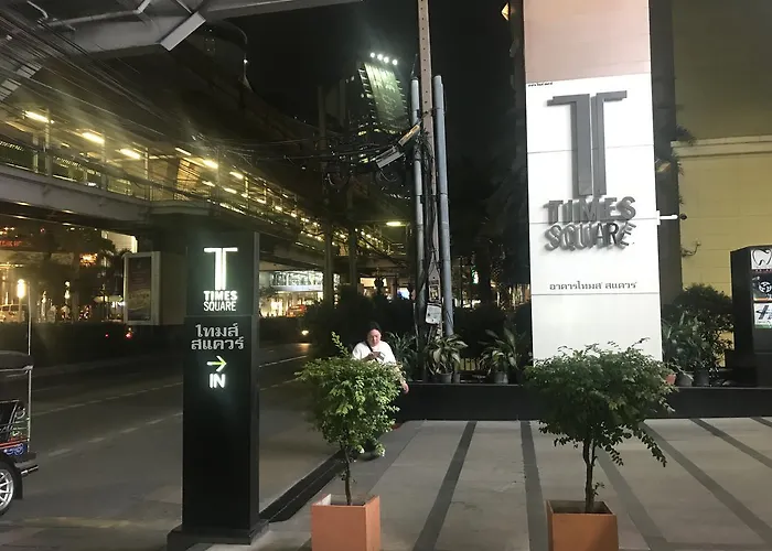 Twin Peaks Sukhumvit Hotel