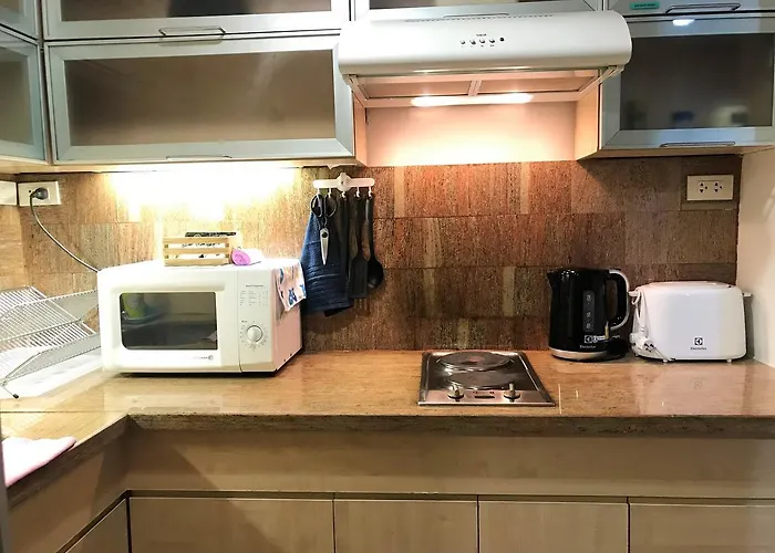 Twin Peaks Sukhumvit Hotel 4*
