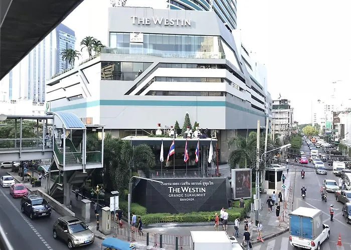 Twin Peaks Sukhumvit Hotel 4*
