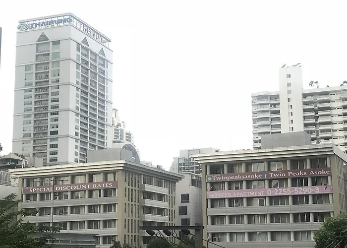 Twin Peaks Sukhumvit Hotel 4*