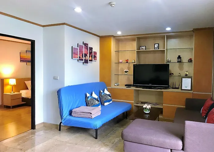 Twin Peaks Sukhumvit Hotel 4*