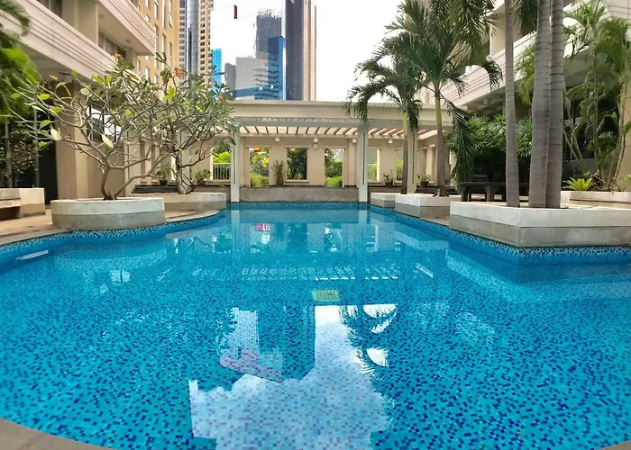 Twin Peaks Sukhumvit Hotel 4*