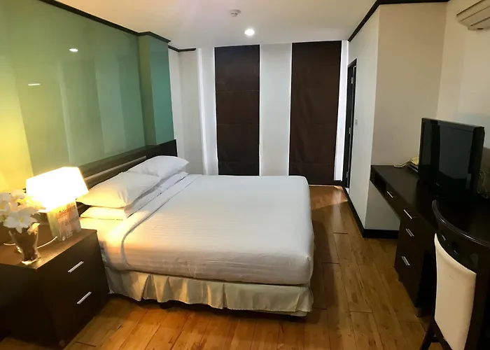 Twin Peaks Sukhumvit Hotel