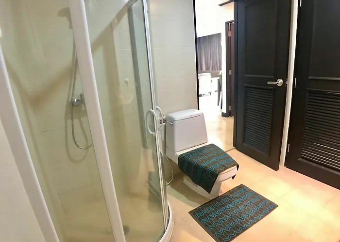Twin Peaks Sukhumvit Hotel 4*